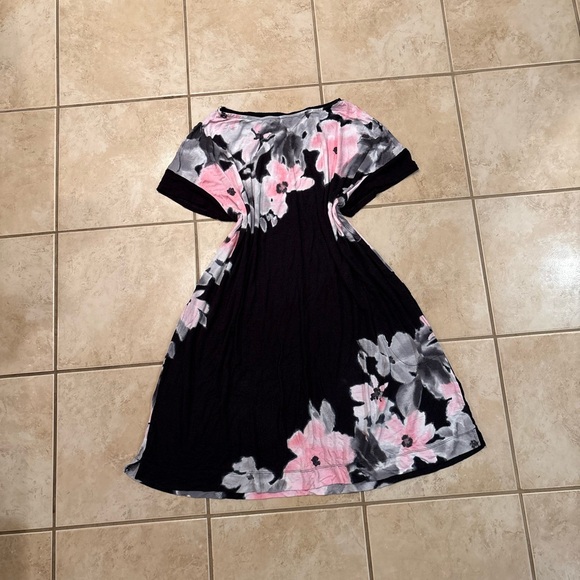 Simply Vera Vera Wang Black Dress with Pink and Gray Floral - Picture 1 of 3